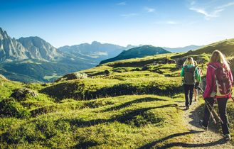 Zwei Wanderer in Südtirol