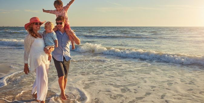 Glückliche Familie am STrand