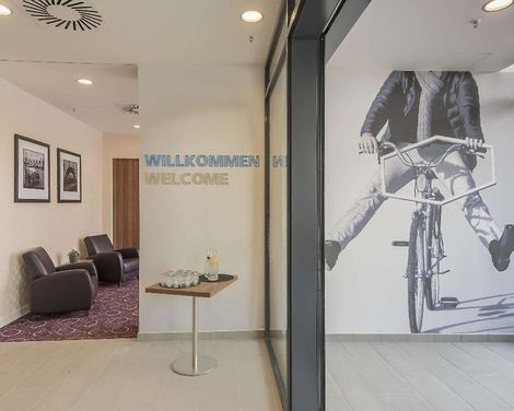 Hampton by Hilton Hamburg City Centre-4