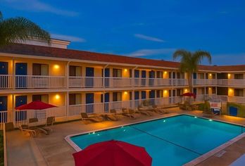 Hotel, Motel 6 Carlsbad, CA Beach