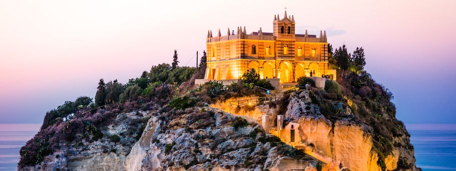 Rundreise Kalabrien Apulien Italien Urlaub Panoramablick auf Tropea