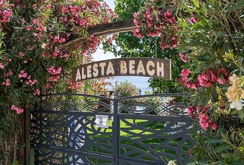 Hotel, Alesta Yacht Hotel