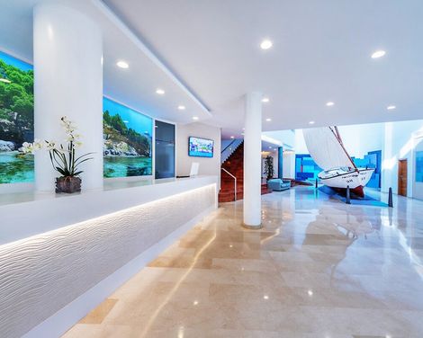 Aparthotel Fontanellas Playa-1