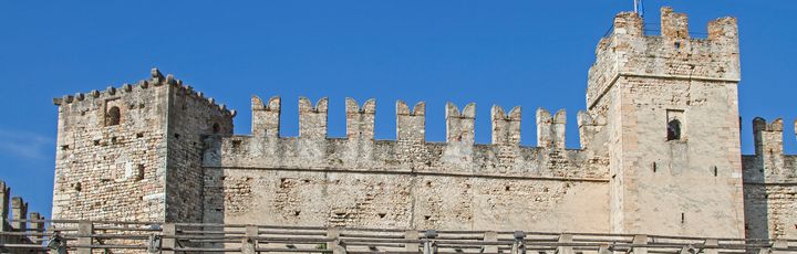 Blick auf die Scaligerburg.