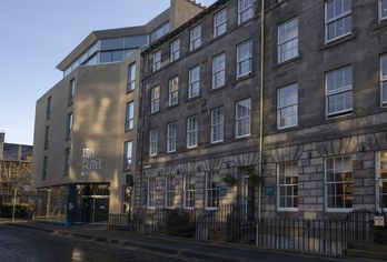 Hotel, Ten Hill Place Hotel