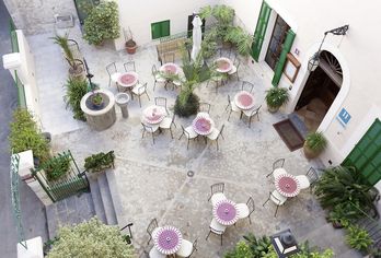 Hotel, Hotel El Guía