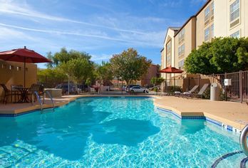 Hotel, Holiday Inn Express & Suites Phoenix Airport