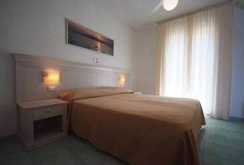 Hotel, Hotel Dino