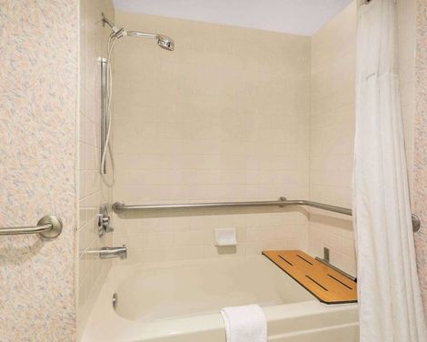 Ramada by Wyndham Kent Seattle Area-4