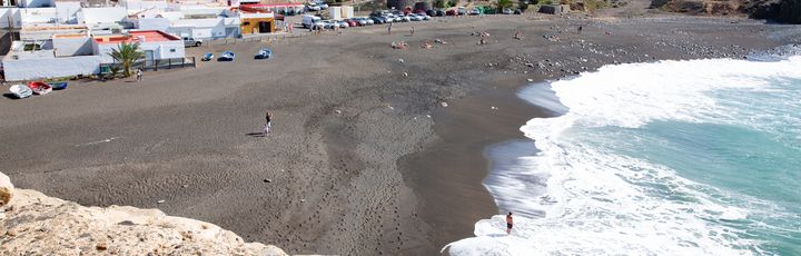 Blick auf das Tal von Ajuy, direkt am Meer mit seinen Klippen und Steinen.