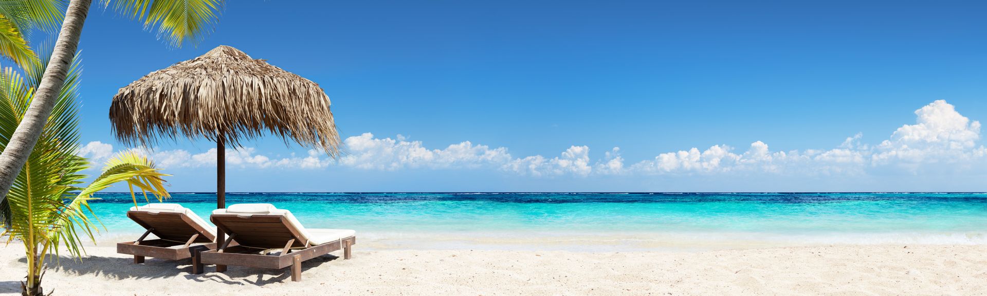 2 Liegen am karibischen Strand