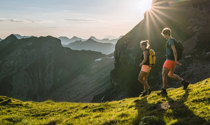 Zwei Wanderer in den Bergen