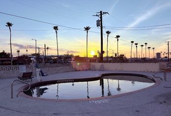 Hotel, Aloha Inn