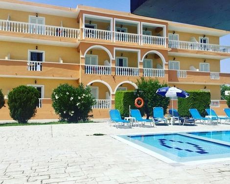 Derekas Studios & Apartments-3