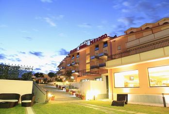 Hotel, Grand Hotel Paradiso