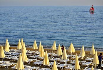Hotel, Azura Deluxe Resort & Spa Hotel