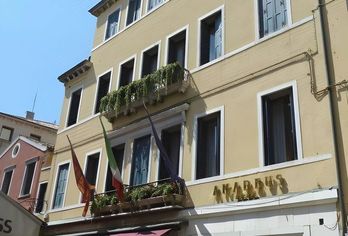 Hotel, Amadeus