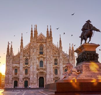 Der Mailänder Dom in Italien bei Sonnenuntergang.