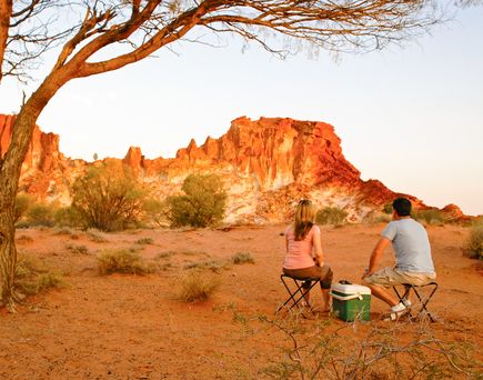 Zum Sonnenuntergang ist das Farbenspiel der Felsen im Rainbow Valley besonders spektakulär 