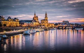 Blick auf Dresdens Altstadt und Elbe