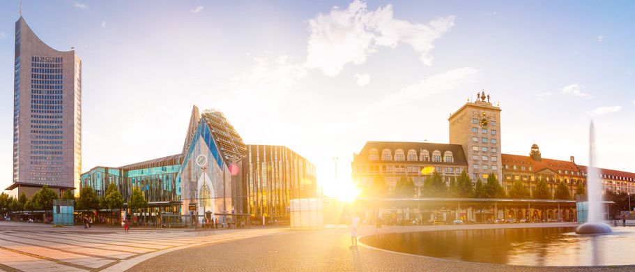 Leipzig Familienurlaub Sonnenuntergang auf dem Leipziger Augustusplatz