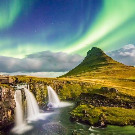 Wasserfall Polarlichter Berge