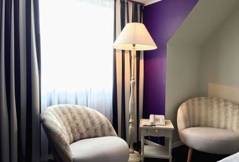 Hotel, Hotel Calmo