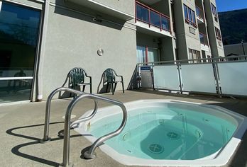 Hotel, Harrison Beach