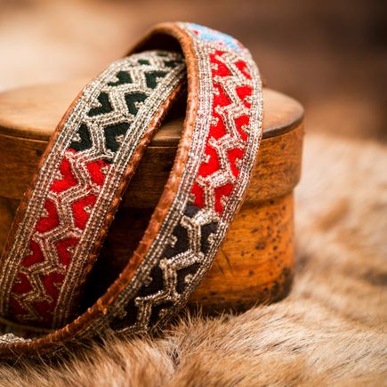 Samischer Schmuck auf Fell 