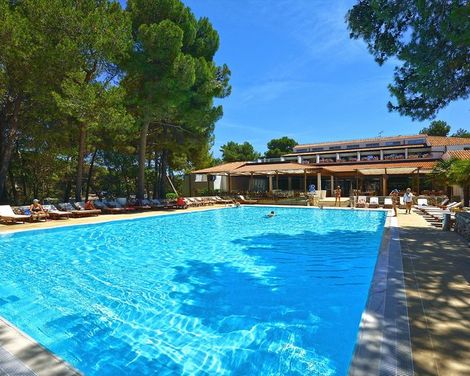 Apartments Galijot Plava Laguna-1