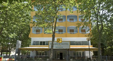 Parador Hotel & Residence