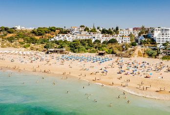 Hotel, Mónica Isabel