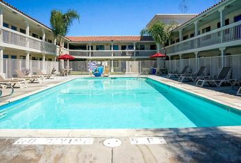 Hotel, Motel 6 Carlsbad, CA Beach