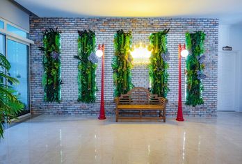 Hotel, Side Crown Palace