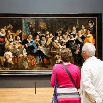 Im Rijksmuseum hängen die Werke von Rembrandt, Vermeer, Hals und Steen