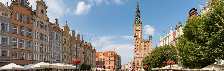 Langer Markt in Danzig. Marktstraße umgeben von Häusern.