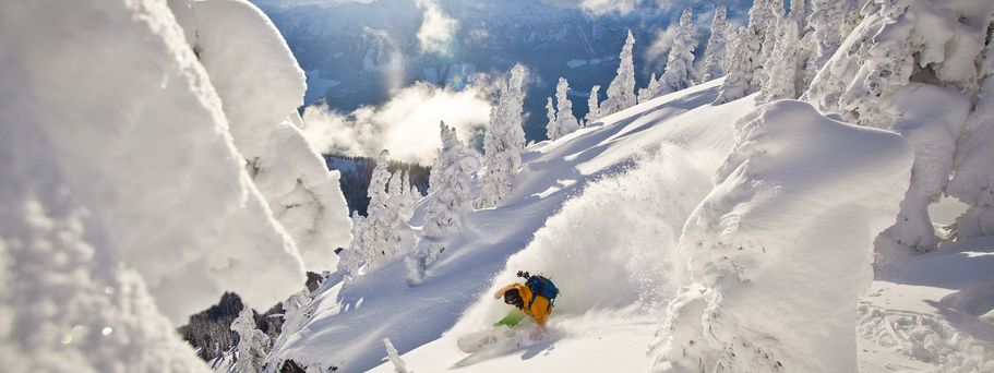Tiefschneespaß in unberührter Wildnis ist nur einer von vielen Gründen für einen Skiurlaub in Kanada