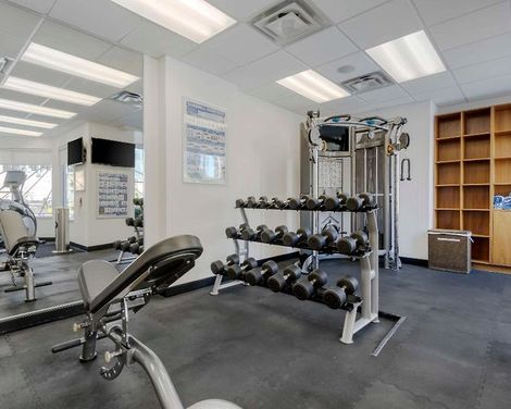 Best Western Premier Chateau Granville Hotel & Suites & Conference Centre-2