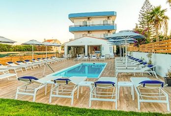 Hotel, Emi Seaside