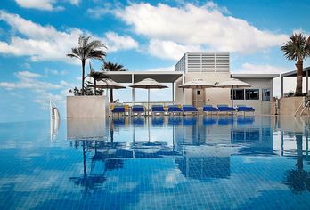 Hotel, Grand Cosmopolitan Hotel