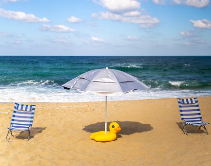 Am breiten Sandstrand findet jeder ein lauschiges Plätzchen