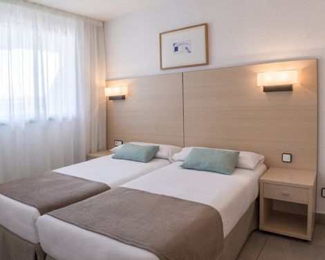 Apartaments CYE Salou-4