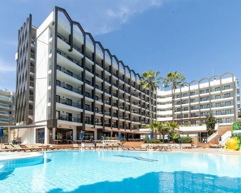 Golden Avenida Family Suites-3
