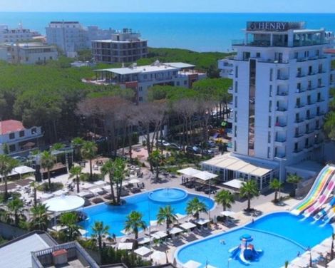 Henry Resort & Spa-3