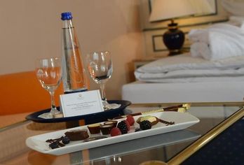 Hotel, The Monarch Hotel