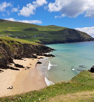 Landschaft und Strand in Irland