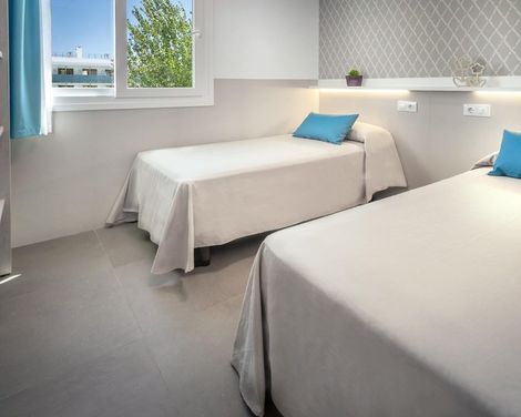 Rentalmar Salou Playa Family Suites & Pool-2