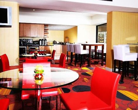 Pinnacle Hotel Vancouver Harbourfront-3