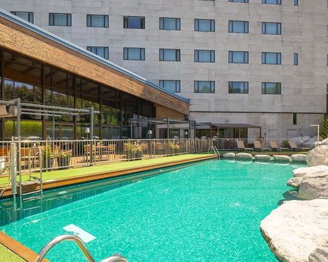 Hotel Puerta De Bilbao-4