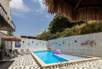 Hotel, Hotel Britania